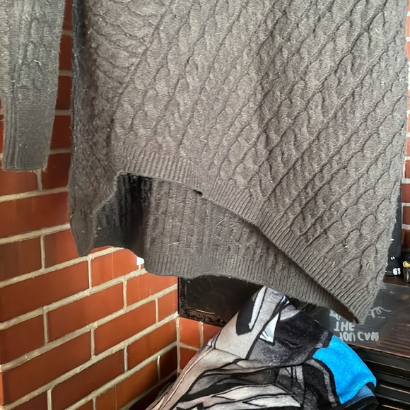 Green sweater - Picture 3 of 3